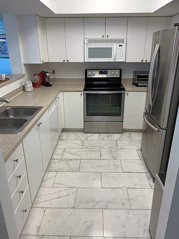 Beautiful 1 bedroom condo on the beach
