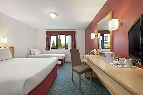 1 Double 1 Twin Bed, Family Room, Non-Smoking