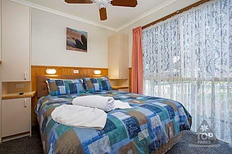 Two-Bedroom Cabin with Spa - Grampians and Lake Views