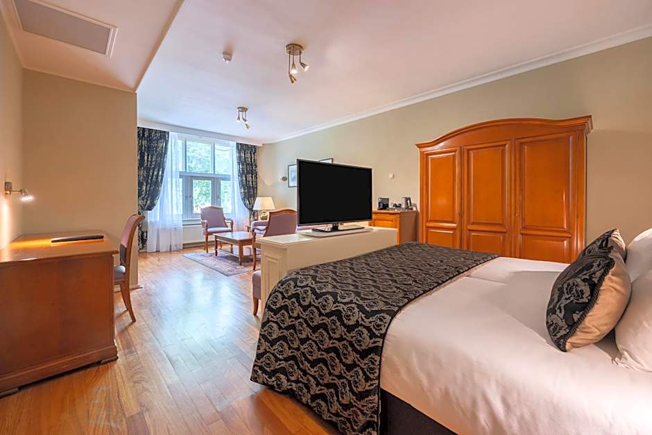 Apollofirst Boutique Hotel