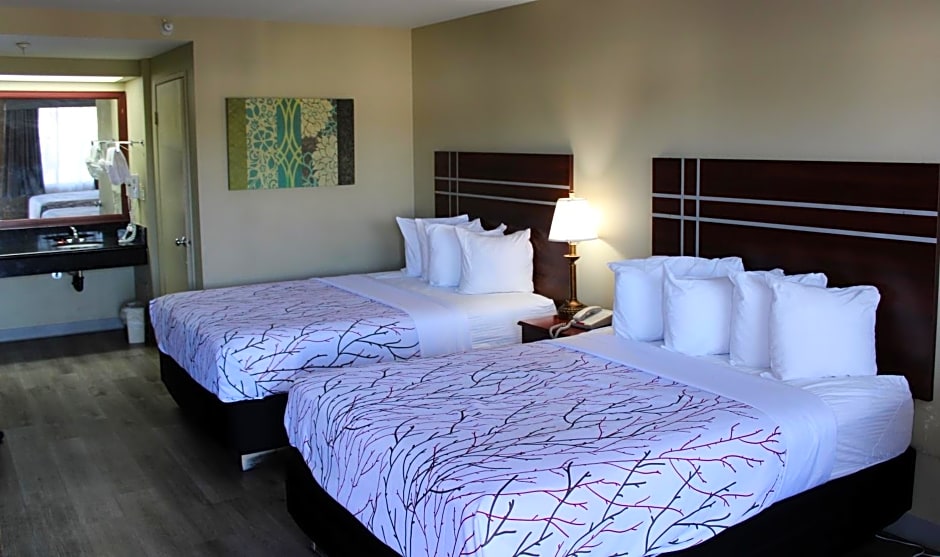 Rancho San Diego Inn & Suites