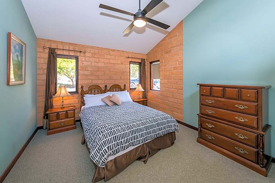 Clarendon Forest Retreat