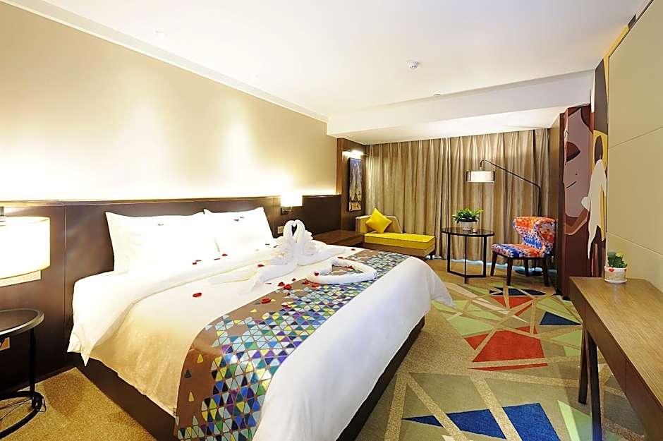 ZMAX Hotel Guangzhou Railway Station Sanyuanli  Metro Station