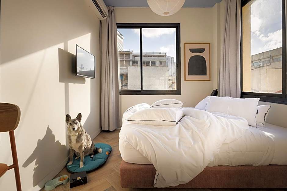 Monochrome - by Loginn Tel-Avivian hotels