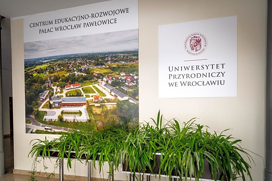 Centrum Edukacyjno-Rozwojowe Wrocław Pawłowice - bezpłatny parking