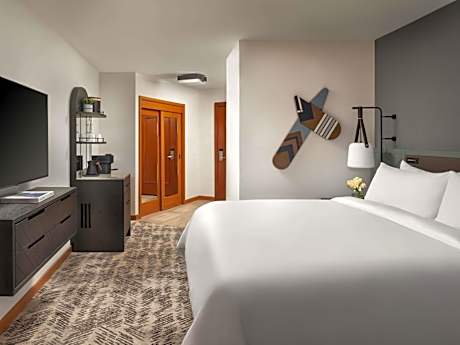 One-Bedroom King Suite with Patio