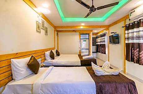 Super Deluxe Family Room