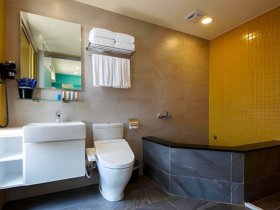 CHECK inn Express Taichung Yizhong