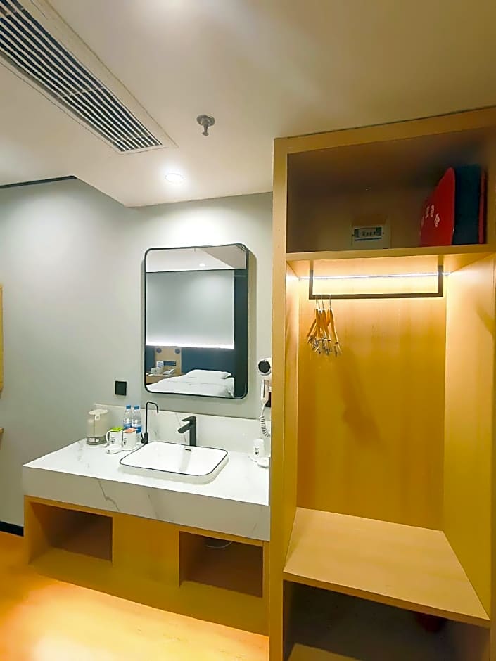 GreenTree Inn Jiaxing Zhapu jiulong Mountain Express Hotel