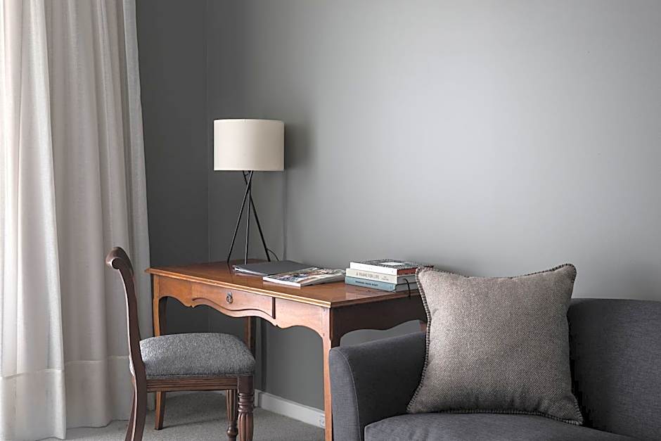 Lancemore Lindenderry Red Hill