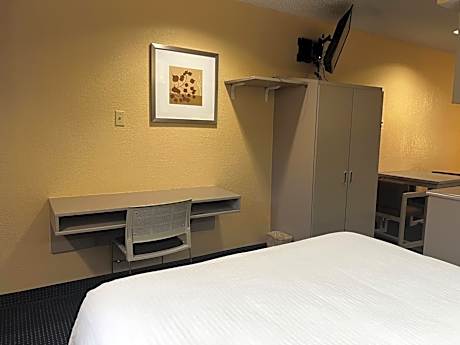 1 Queen Bed Suite Non-Smoking