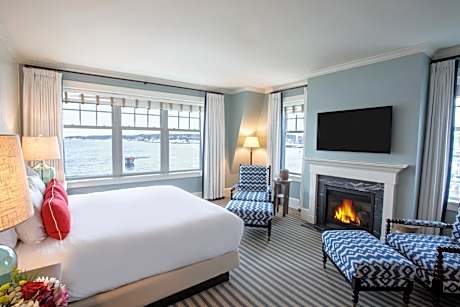 Ocean Front Junior King Suite