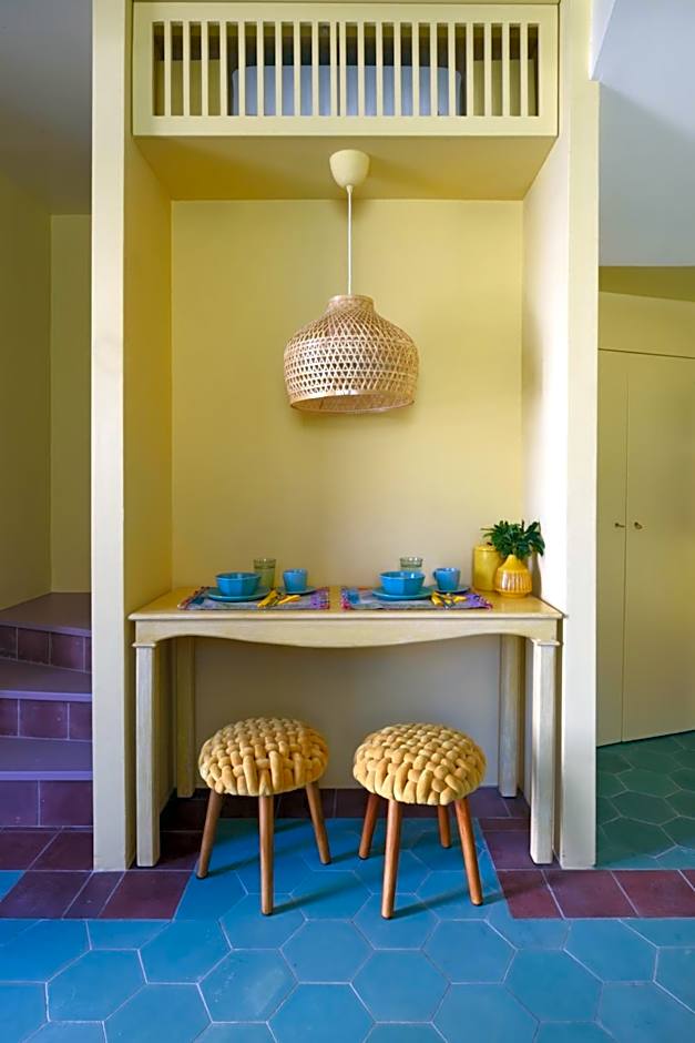 Cactus Hydra - Art Apartments