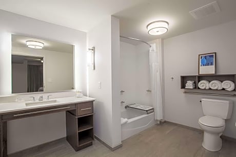 1Kng Mobilty/Hearing Access Ri Shwr Studio Ns