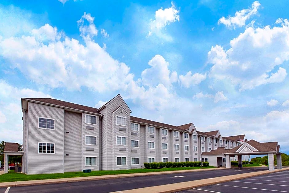 Microtel Inn & Suites by Wyndham Pittsburgh Airport