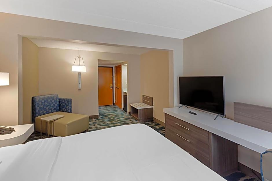 Comfort Inn & Suites Greenville Near East Carolina University