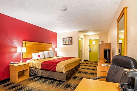 1 King Bed, Nonsmoking