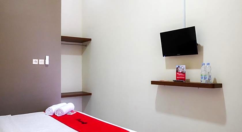 RedDoorz Syariah near Exit Tol Pemalang Comal 2