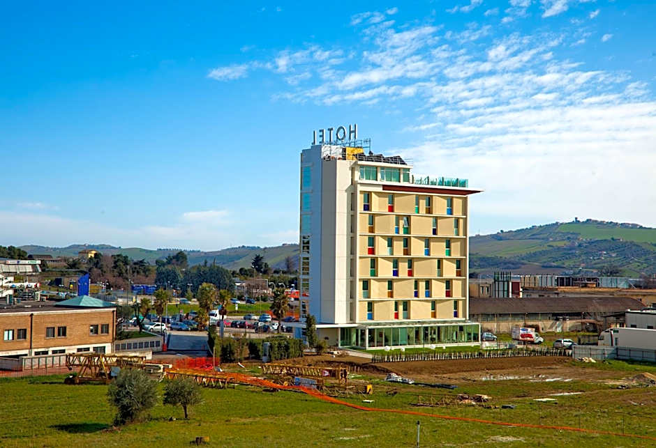 Breaking Business Hotel