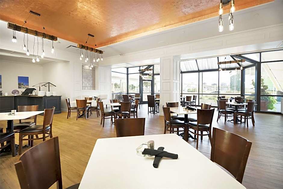 Fort Pontchartrain Detroit, a Wyndham Hotel