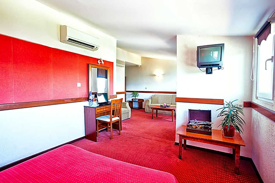 Photo 1 of 9 of Quadruple Room