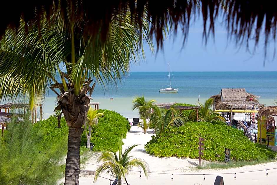 Casa Iguana Holbox - Beachfront Hotel