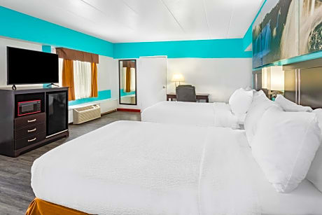 Studio Suite with Two Double Beds - Non-Smoking