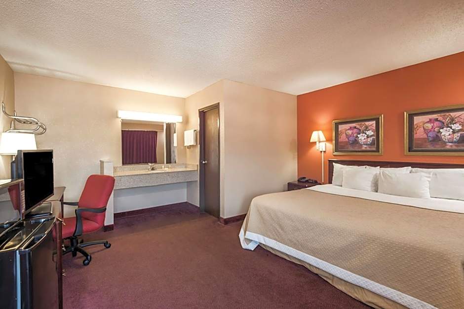 Days Inn by Wyndham Pittsburgh-Harmarville