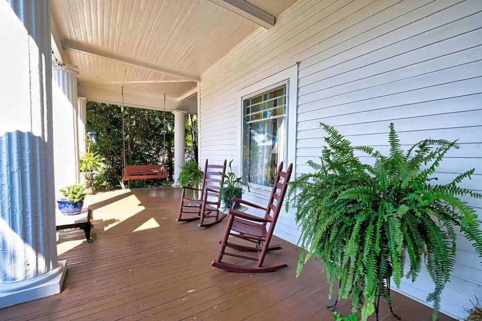 Veranda Historic Inn