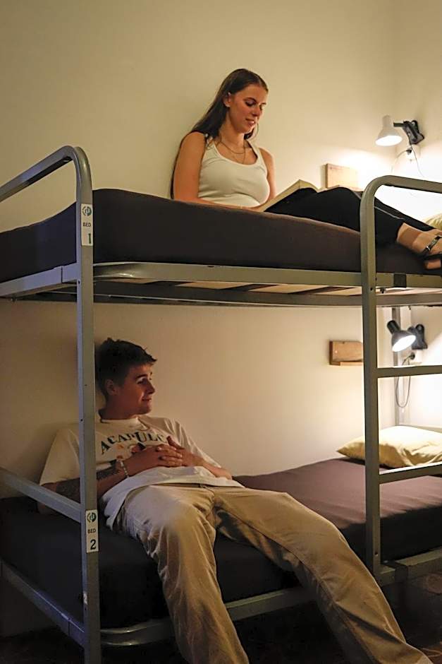 Mana Mana Youth Hostel