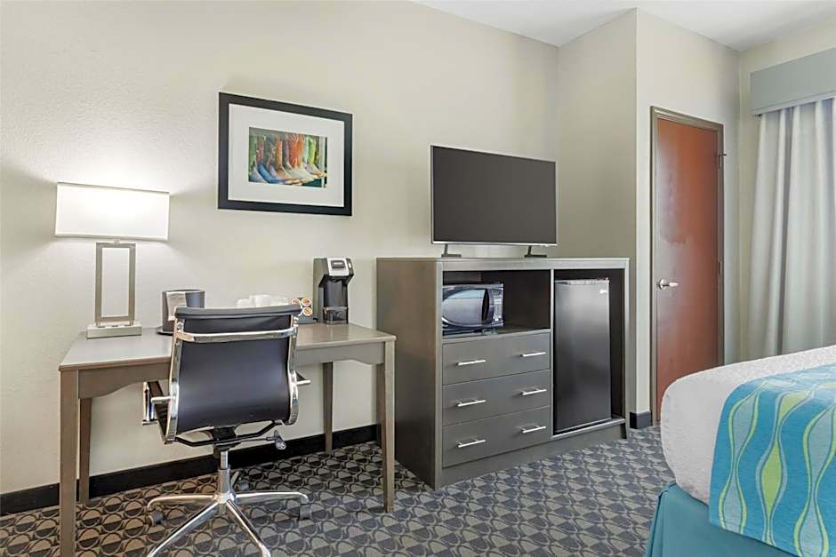 Best Western Plus Waller Hotel