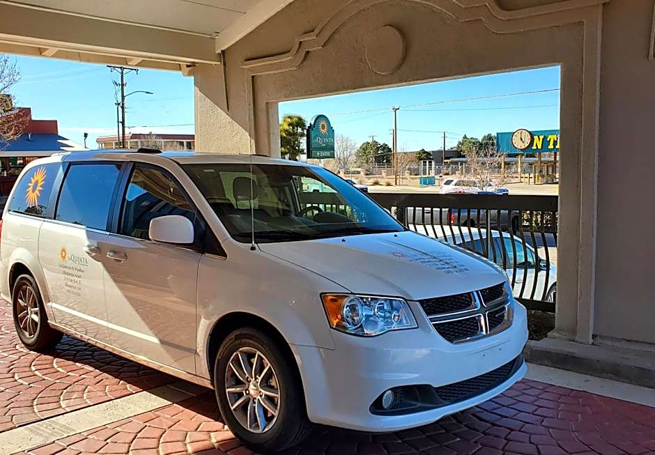 La Quinta Inn & Suites by Wyndham Albuquerque Airport