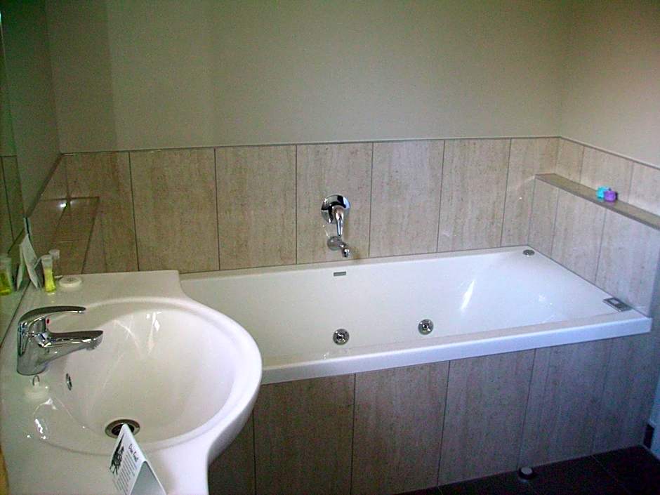 Albert Court Motor Lodge