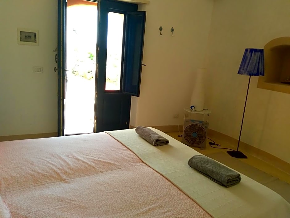 Alicudi Giardino dei Carrubi- al gradino 365