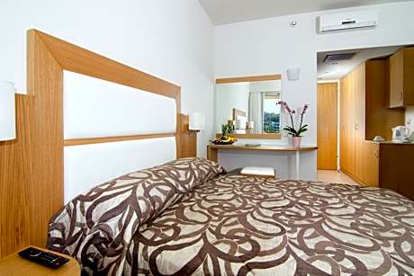 Family Room (4 Adults)