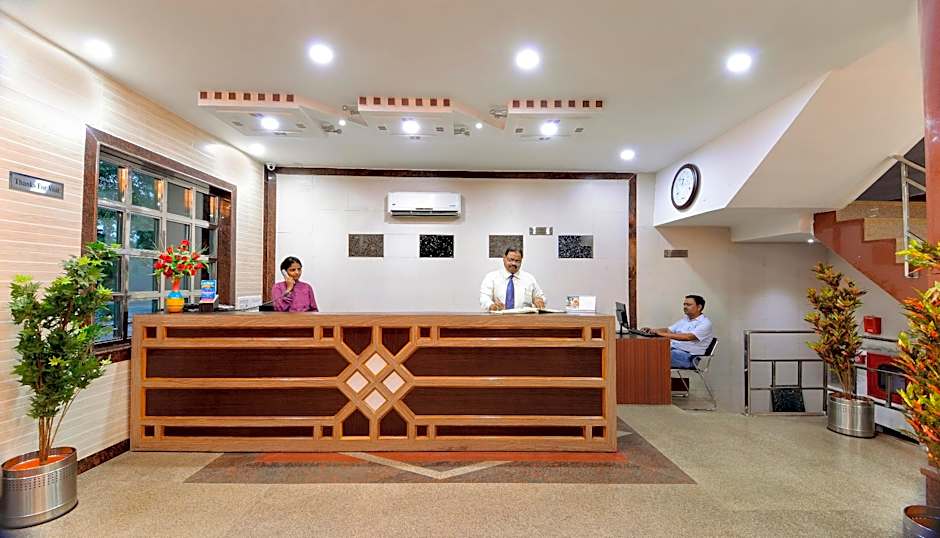 OYO 5539 Merit Hotel                                                                        