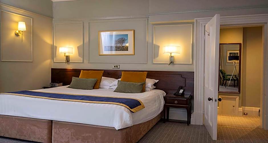 B/W Plus Buxton Lee Wood Hotel