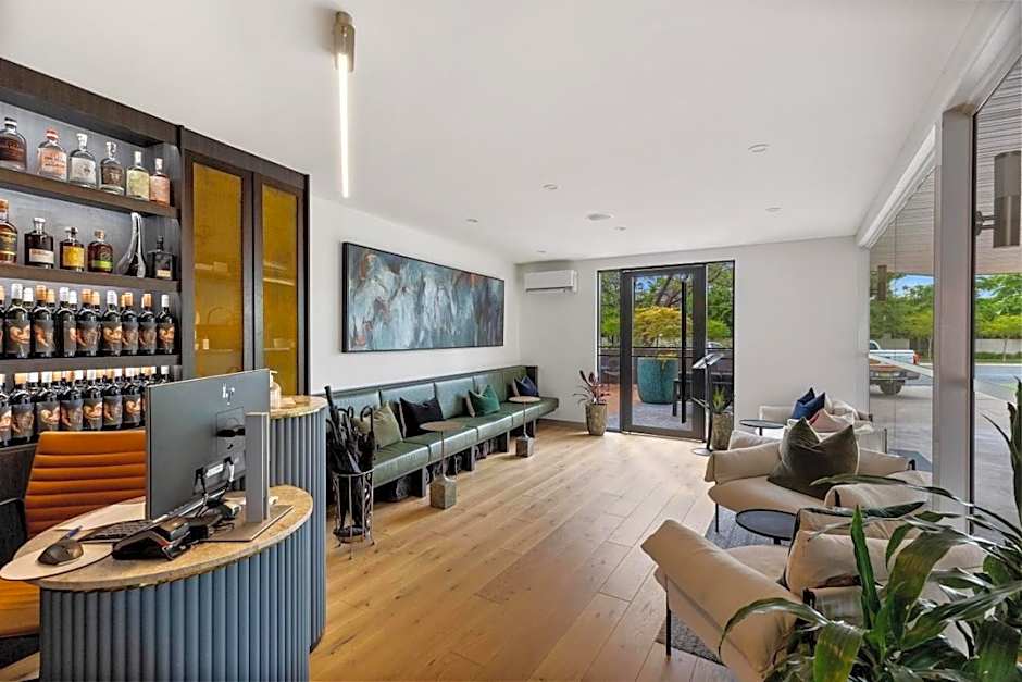 Charles Sturt Suites & Apartments