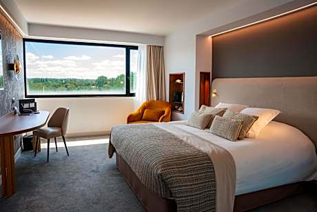 Large Premium King Room with Golf Course View - Non-Smoking