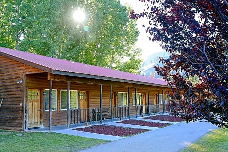 Southfork Lodge - Riverside Inn
