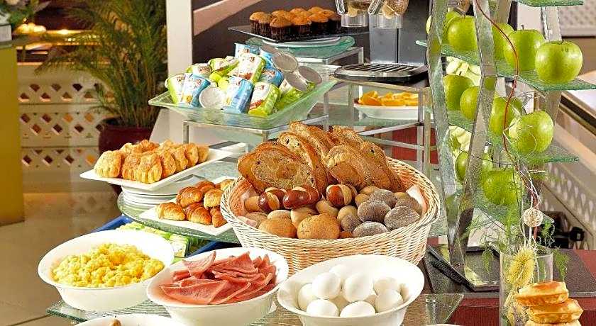 Regal Riverside Hotel