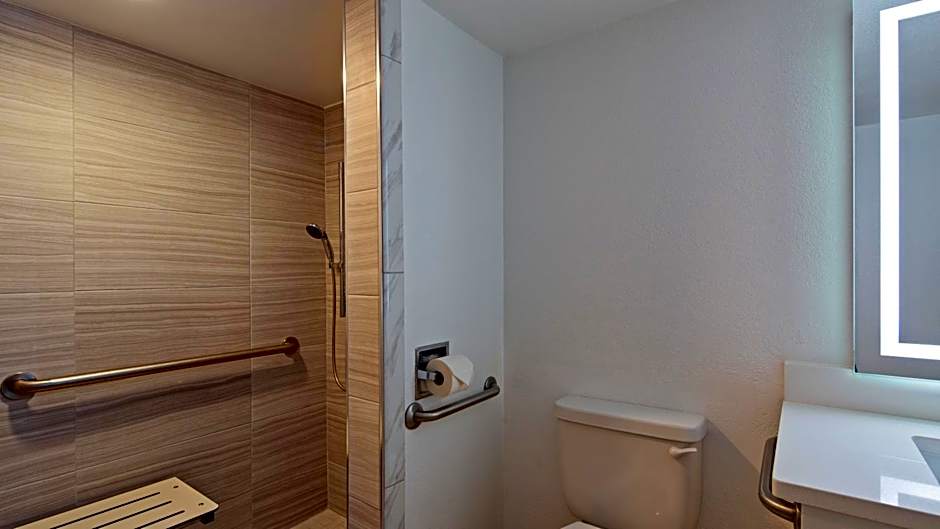 Clarion Pointe Jacksonville near Camp Lejeune