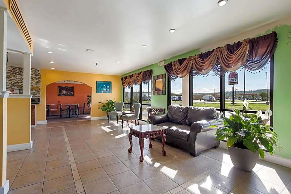 Econo Lodge Inn & Suites Brooks - Louisville South