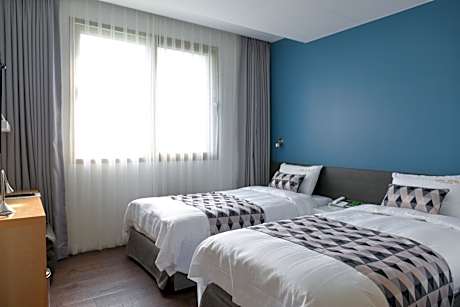 Special offer - Business Twin Room with Late check-in at 19:00