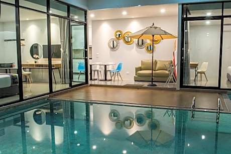 Pool Access 2 Bed Rooms Suite with Living area and Balcony