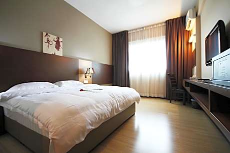 Premier Deluxe King Room