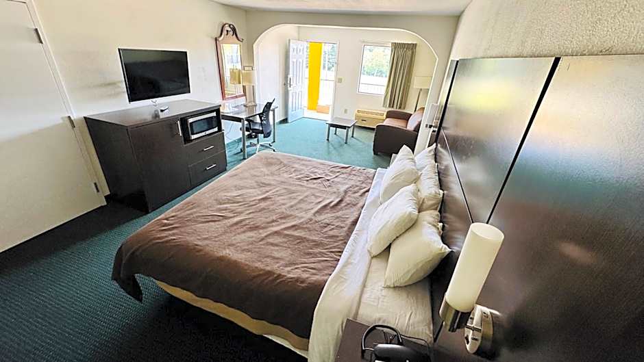 Garden Inn and Suites near Callaway Gardens Pine Mountain