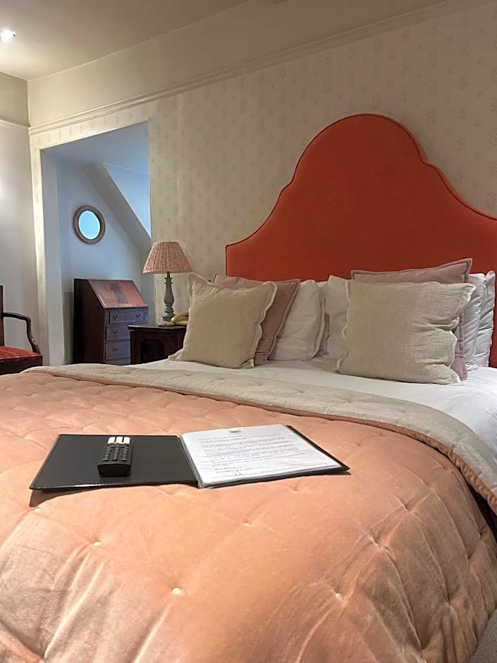 Ravenwood Hall Hotel