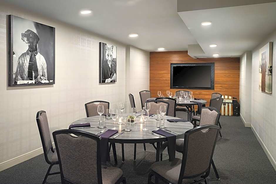 Renaissance by Marriott Minneapolis Bloomington Hotel