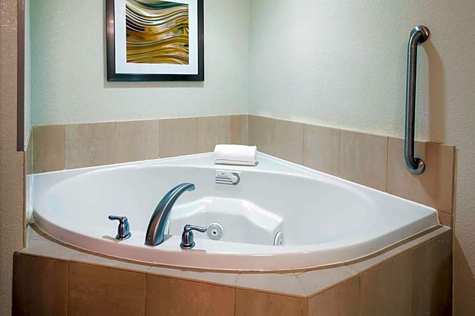 Courtyard by Marriott Fort Myers at I-75 and Gulf Coast Town Center